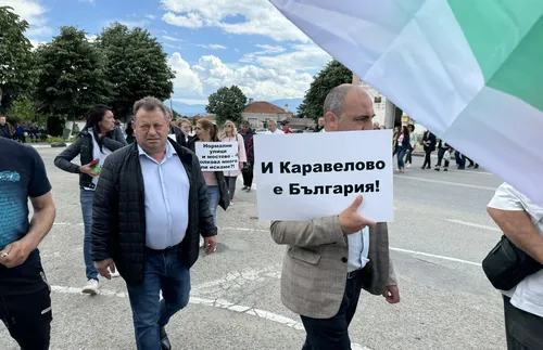 Жители на наводнените през 2022 г. карловски села излязоха на протест - СНИМКИ - ВИДЕО