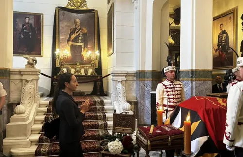 Тленните останки на цар Фердинанд вече са положени в криптата на двореца „Врана“ - СНИМКИ