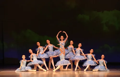 НУТИ: Магията на родния фолклор, нежността на балета и посланията на модерния танц - СНИМКИ - ВИДЕО