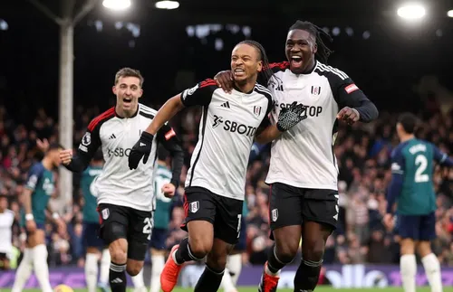 Защитник на Фулъм минава медицински прегледи в Челси следващата седмица