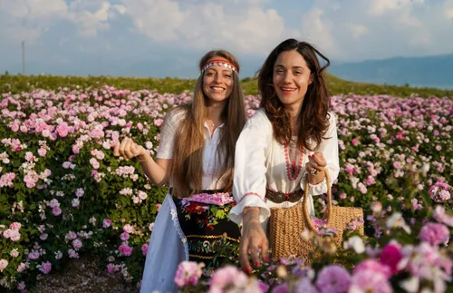 Най-голямото карнавално шествие в Долината на розите - СНИМКИ - ВИДЕО