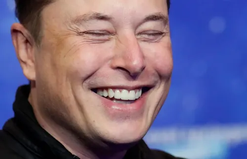 Амазонско племе се пристрасти към порното с дар от Илон Мъск