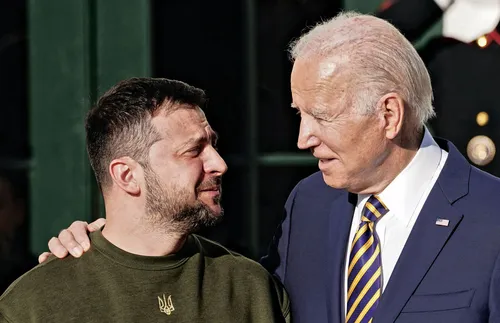 Байдън се извини на Зеленски за забавянето на военната помощ - СНИМКИ