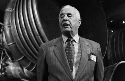 Първият човек, обиколил Луната, загина в авиокатастрофа