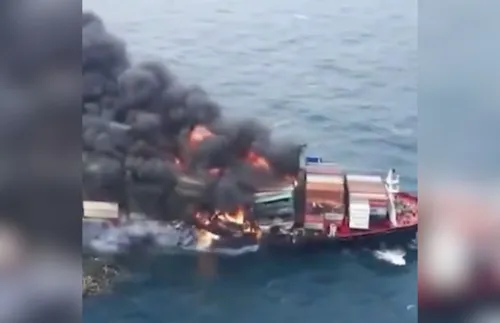 Ракета удари товарен кораб край Йемен