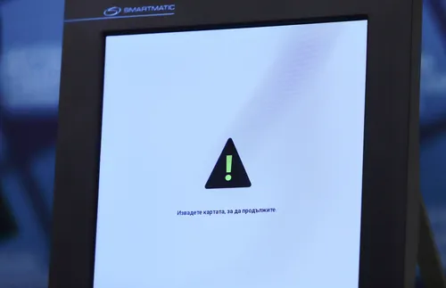 Избирателна активност в часовете до обяд и проблем с машини в страната