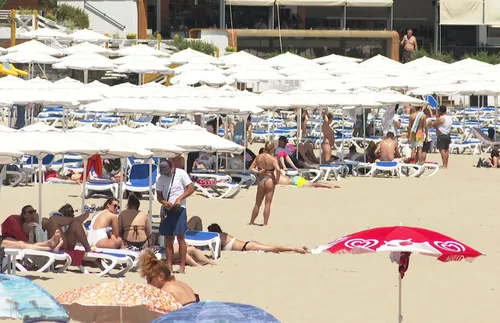 В Созопол гласуват собственици на ваканционни имоти, летовници предпочетоха плажа пред урните - СНИМКИ - ВИДЕО