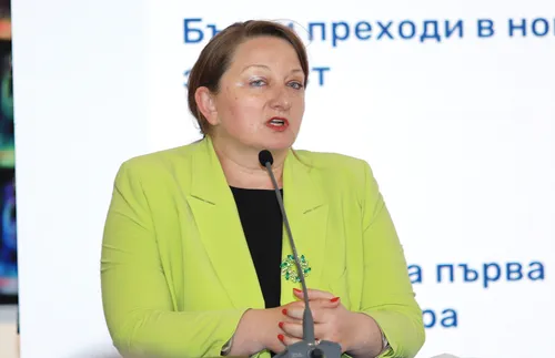 Сачева: Повече хора да излязат да гласуват, бездействието не работи при демокрацията - СНИМКА