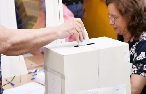 20,44% избирателна активност към 16 часа, 20,89% - за ЕП - СНИМКИ - ВИДЕО