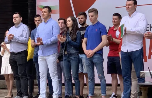 Младежите в БСП поискаха оставката на Корнелия Нинова заради провала на изборите - СНИМКИ - ВИДЕО