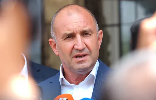 Радев ще участва в срещата на страните от формата Б9 в Рига