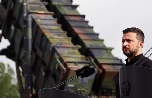 Зеленски инспектира обещана от Германия батарея „Пейтриът“ - СНИМКИ