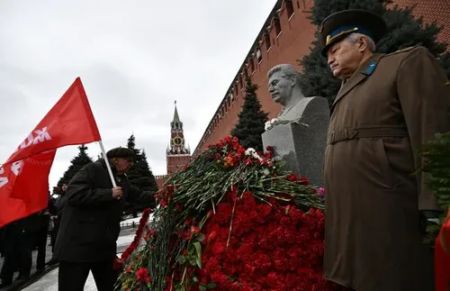 Вулин положи венец на признателност на гроба на Сталин