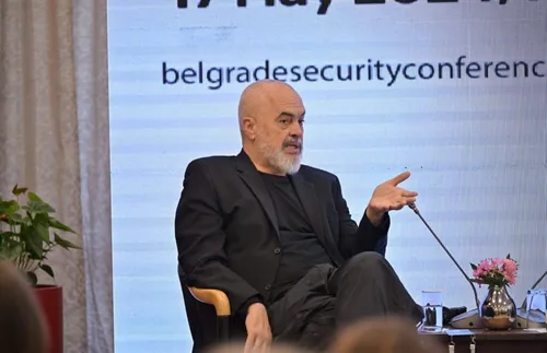 Високопоставен румънски разузнавач, обвинен в корупция, е бил съветник на Еди Рама