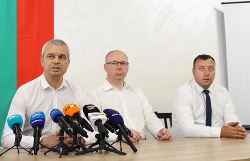 "Възраждане" и днес предлагат Петър Петров за председател на НС