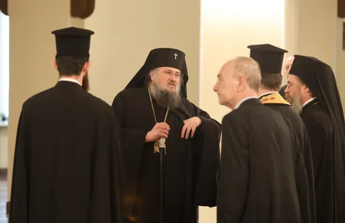 Митрополит Григорий - бивш игумен на Троянския манастир, учил в Атина