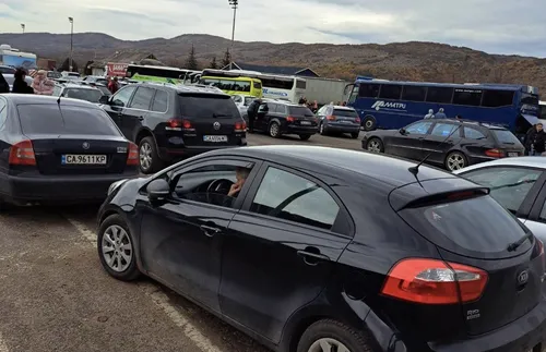 Интензивен трафик на изходите към Румъния, "Калотина" е в ремонт