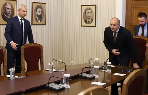 Костадинов към Радев: Ще съставим широк кабинет с третия мандат - СНИМКИ - ВИДЕО