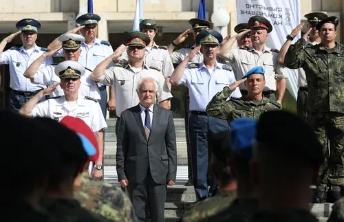 Запрянов връчи бойно знаме на Съвместното командване на силите - СНИМКИ