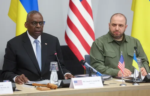 Военните министри на Украйна и САЩ обсъждат двустранното сътрудничество