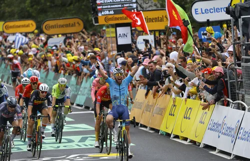 Марк Кавендиш счупи рекорда на Еди Меркс с 35-а етапна победа в Тур дьо Франс - СНИМКИ