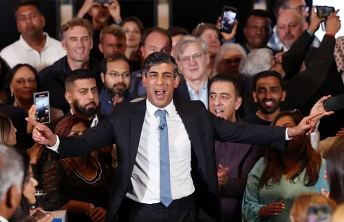 Парламентарни избори се провеждат днес във Великобритания - СНИМКИ