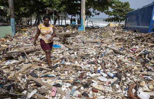 Ураганът "Берил" връхлита Ямайка по пътя към Кайманите и Мексико