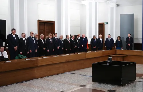 14 законопроекта е внесъл служебния кабинет, ключови са тези, засягащи еврото