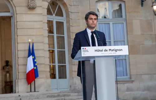 Френският премиер подава оставка в Елисейския дворец