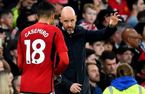 Манчестър Юнайтед е готов да се раздели с Каземиро