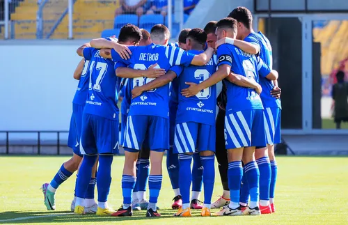 Левски привлече нападателя Мустафа Сангаре - СНИМКИ