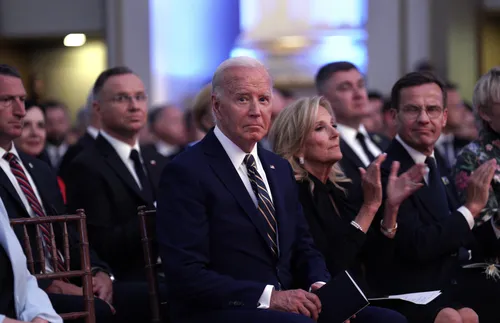 „Изправи се на крака“: Историята на живота на Байдън оформя политическата борба