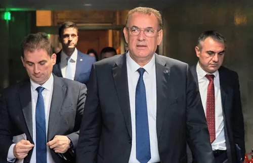 ДПС изключи 17 депутати, става четвърта сила -ОБОБЩЕНИЕ-СНИМКИ-ВИДЕО