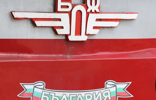 БДЖ: Възстановено е издаването на билети от касите в гарите - подробности