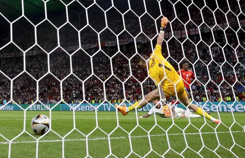 Евро 2024: Уморени футболисти, уплашени треньори, скучен футбол