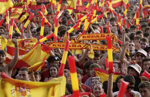 Испанците празнуват, от Хихон до Мурсия, от Мадрид до Мексико Сити - СНИМКИ