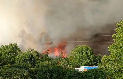 Събират доброволци за пожара рано сутринта в Стара Загора
