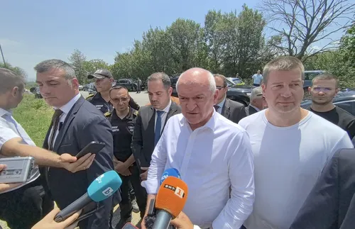 Главчев за пожарите: Хората да са спокойни, взимаме мерки навреме - СНИМКИ - ВИДЕО