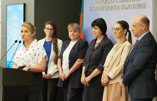 "Величие" ще обсъдят декларацията на ПП-ДБ и тогава ще вземат решение - ВИДЕО