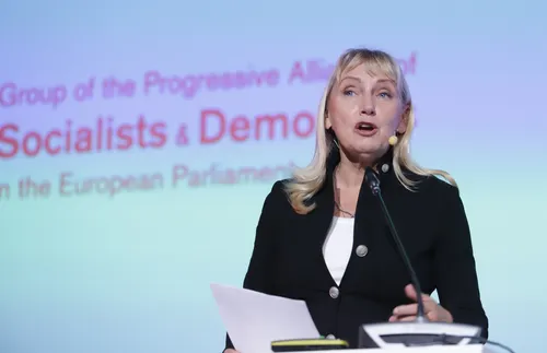 Елена Йончева се възхищава на устремеността на Делян Пеевски