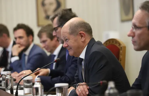 Шолц поздрави Фон дер Лайен за преизбирането ѝ начело на ЕК