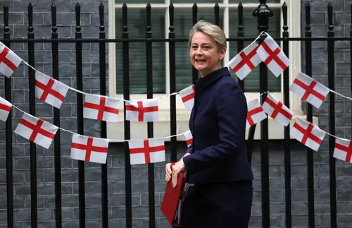 Британски министър нарече плана за мигрантите от Руанда шокиращо разхищение