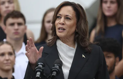 Харис приветства наследството на Байдън като несравнимо в съвременната история