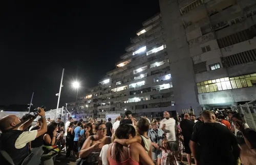 Двама загинали и 13 ранени при срутване на балкон в Италия