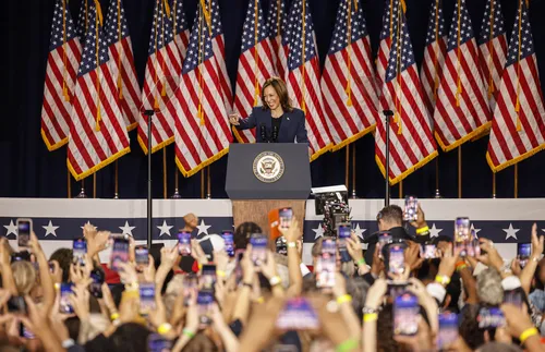 Харис води пред Тръмп с 44% срещу 42%, сочи проучване на Reuters/Ipsos