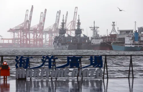 Танкер, превозващ 1,4 милиона литра мазут, се преобърна край Филипините - подробности