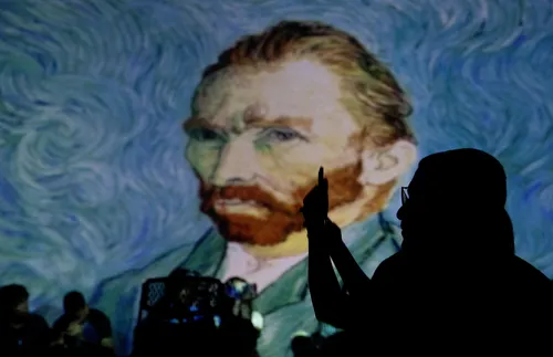 Осъдиха активисти за климата за хвърлена супа върху „Слънчогледите“ на Ван Гог