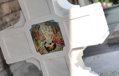 Поругаха гроба на Патриарх Неофит за пореден път - СНИМКИ