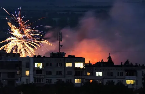 Починал е един от ранените след експлозиите в Елин Пелин, синът на собственика е още вътре - подробности - СНИМКИ - ВИДЕО