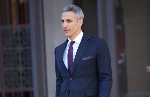 Андрей Гюров обжалва отстраняването си от БНБ, съдът образува дело